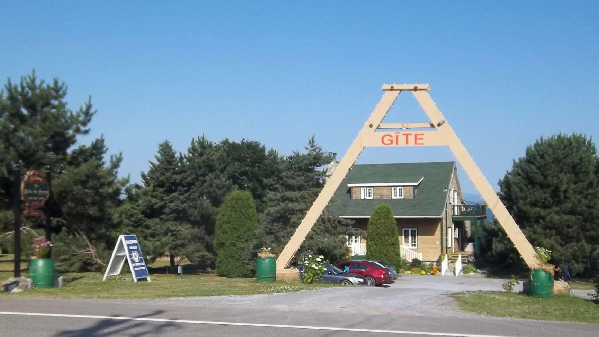 Gite La Halte Du Verger Bed And Breakfast Rivière-du-Loup Esterno foto