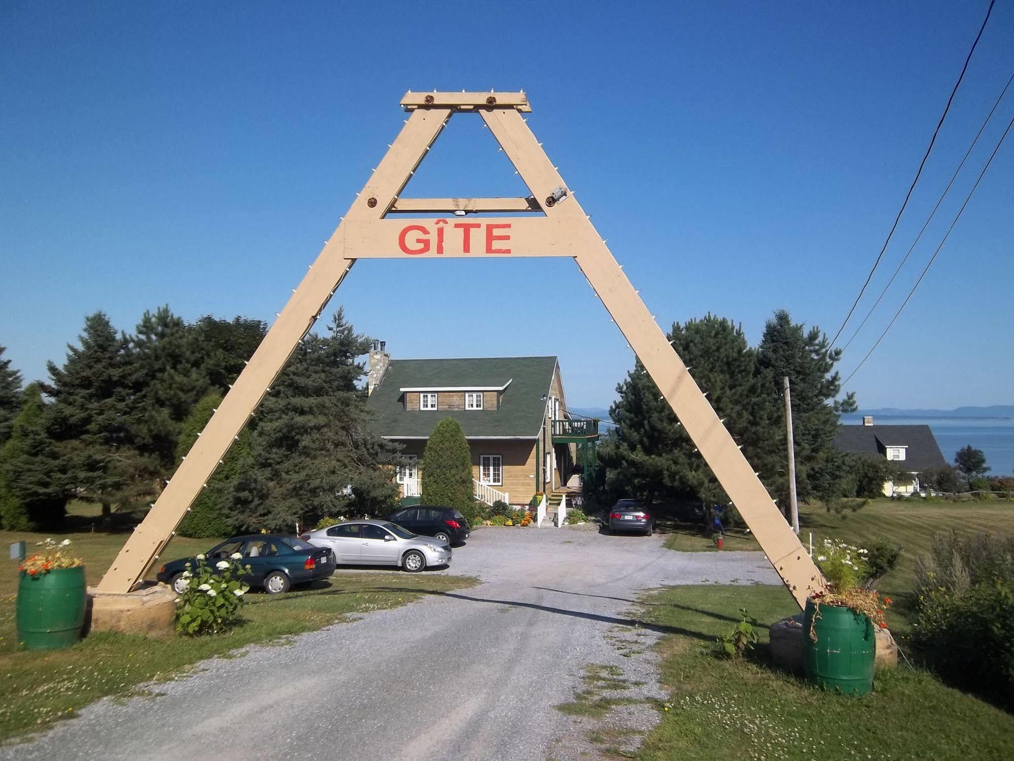 Gite La Halte Du Verger Bed And Breakfast Rivière-du-Loup Esterno foto