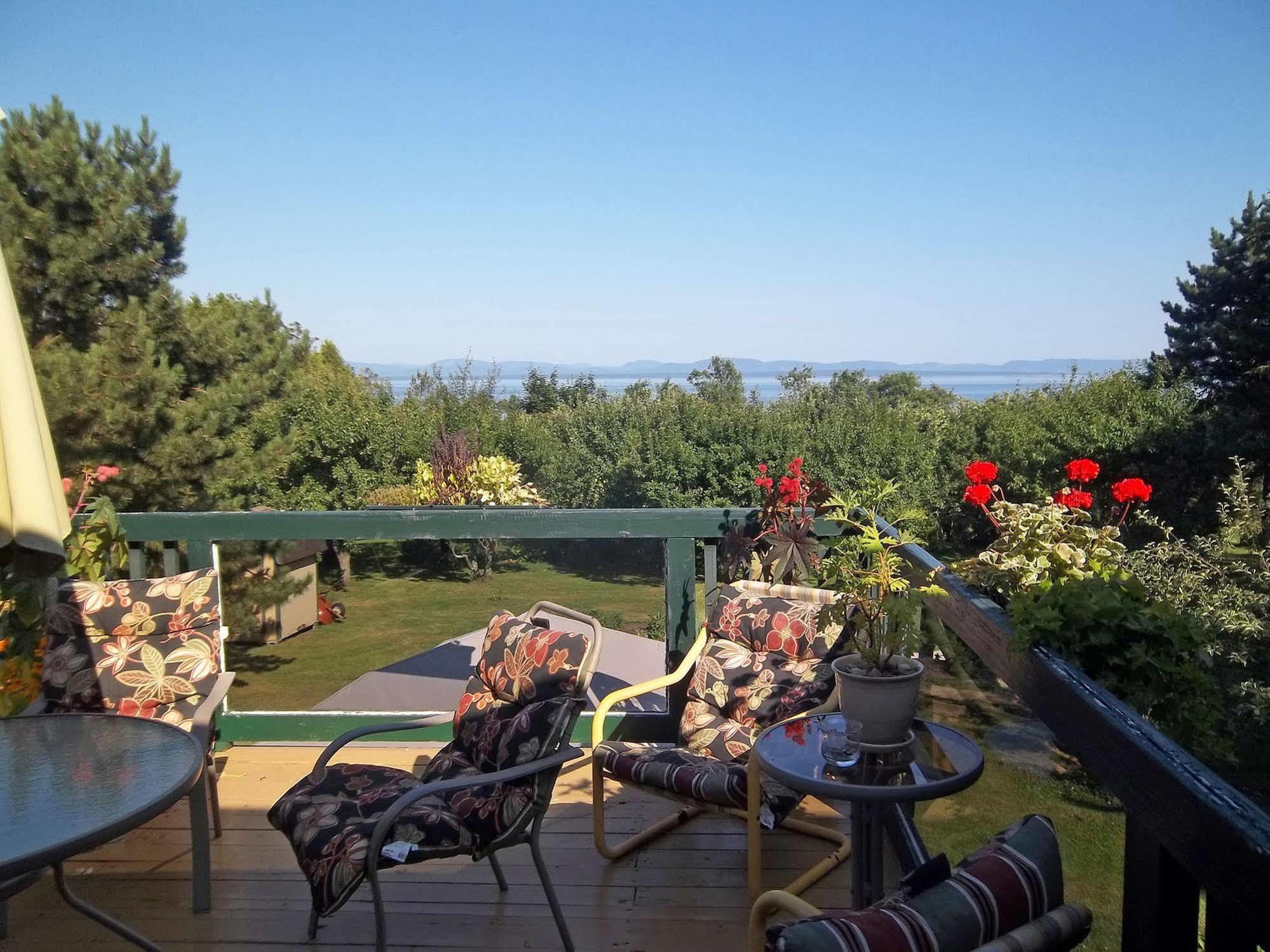 Gite La Halte Du Verger Bed And Breakfast Rivière-du-Loup Esterno foto